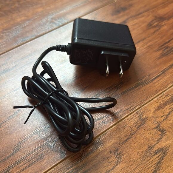 NWT DC 5V 2A Power Cord Supply 10W AC / DC Charger AC Adapter Power Supply - Picture 4 of 8